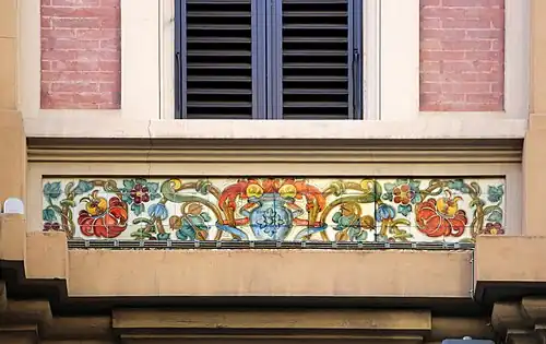 Rinceaux on tiles on the Palazzo Pola e Todescan (Via del Campidoglio no. 3), Florence, Italy, by Giovanni Paciarelli, 1903