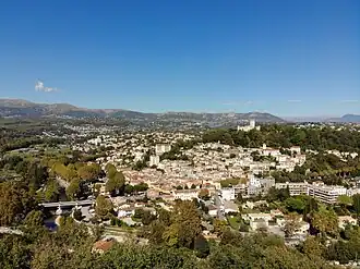The village overlooked by the Château de Villeneuve-Loubet