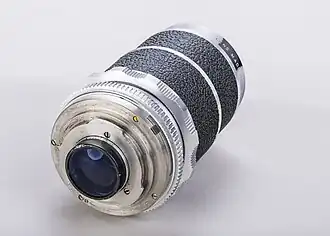 Voigtländer Super-Dynarex 135&nbsp;mm f/4 lens, showing DKL-mount bayonet lugs