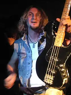 Voodoo_Six_-_Tony_Newton_-_Exeter_Cavern_21-Nov-2011_(cropped)