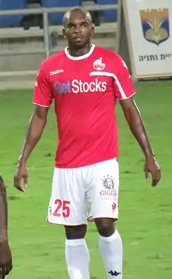 upright=Soares playing for Hapoel Be'er Sheva in 2015