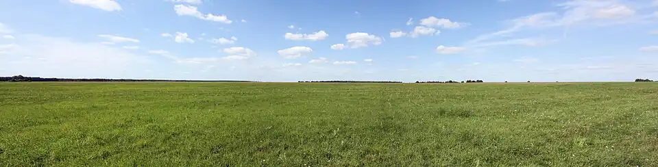 Panorama łąk w okolicy Podlodowa