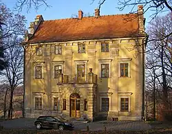 Dwór przed remontem (2006)