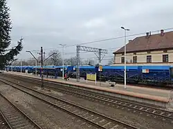 Widok na peron z kładki (2025)