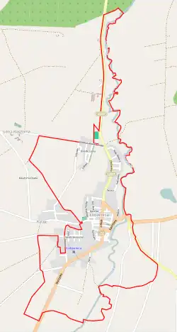 Mapa konturowa Łobżenicy, blisko centrum po prawej na dole znajduje się punkt z opisem „Parafia Trójcy Świętej”