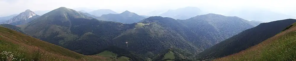 Panorama górnej części doliny Szutowskiej. Widok z grani Sten