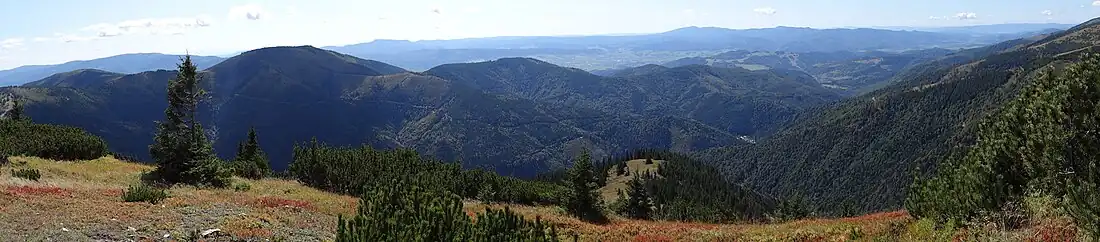 Widok z Lajštrocha na Beňuškę i grzbiet nad doliną Štiavnička