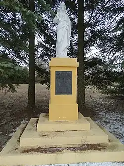 Figura Jezusa w miejscu gdzie w latach 1905-1959 znajdował się kościół św. Edwarda