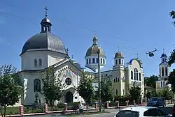 Widok od strony zachodniej, na pierwszym planie cerkiew św. Łazarza