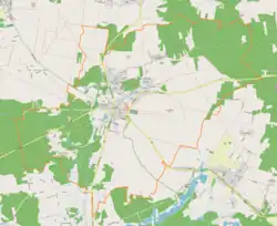 Mapa konturowa Żarek, blisko centrum na lewo znajduje się punkt z opisem „Nowy cmentarz żydowski w Żarkach”