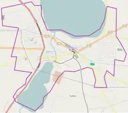 Mapa konturowa Żnina, w centrum znajduje się punkt z opisem „Wieża ratuszowa w Żninie”