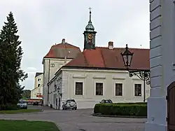 Pałac, skrzydło z dzwonnicą