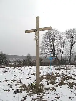 Krzyż w miejscu zniszczonego kościoła