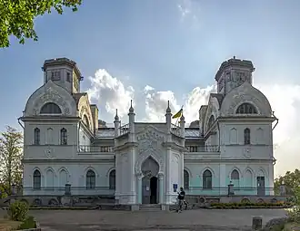 Pałac od strony wejścia