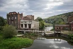 Ruiny spalonego młyna rodziny Potockich.