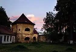 Jedna z wież pałacu