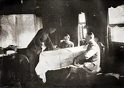 Symon Petlura i gen. Ołeksandr Osecki w wagonie sztabowym w 1919