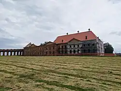 Prawa oficyna podczas remontu