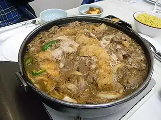 Duszony Czyngis-chan, specjalność miasta Nayoro (z baraniną).