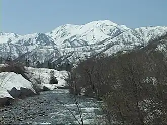 Szczyt Koma-ga-take (2 003 m n.p.m.) nieopodal miasta Uonuma w prefekturze Niigata