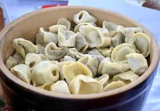 Ugotowane uszka – drobne pierogi w kształcie ucha