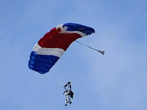 Skok tandemowy na lądowisku w Chrcynnie (maj 2016)