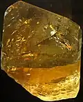 złoty topaz z Brazylii