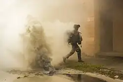 Granat dymny wykorzystywany w roli maskującej