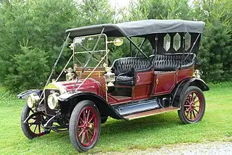 White podwójny faeton z rozłożonym dachem (1910)