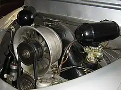 Zbliżenie na silnik i dmuchawę