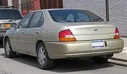 1999 Nissan Altima (tył)