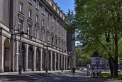 Centrum B 1Sklepy: dawnej Cepelii i jubiler