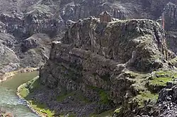 Widok z cytadeli na kościół Kiz Kalesi