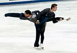 Piruet parowy w pozycji wagi (Ksienija Stołbowa / Fiodor Klimow)