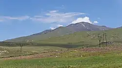 Krajobraz widziany z drogi M2 pomiędzy Goris a Szaki