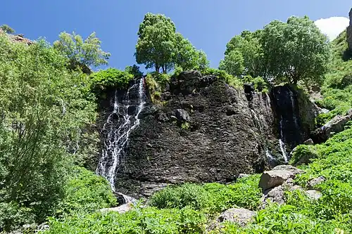 Wodospad w czasie poboru wody przez elektrownię.