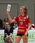 Camilla Weitzel zmienia Ivanę Mrdak podczas z jednego z meczu Bundesligi w sezonie 2017/2018