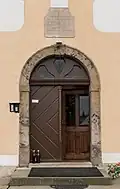 Portal z płyciną