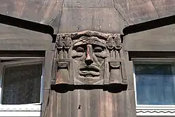 Płaskorzeźba przedstawiająca maskę