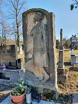 Jeden ze starych nagrobków