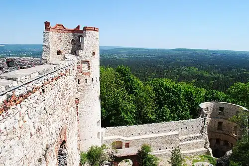 Baszta Izabela (z lewej) i baszta Małgorzata (z prawej)