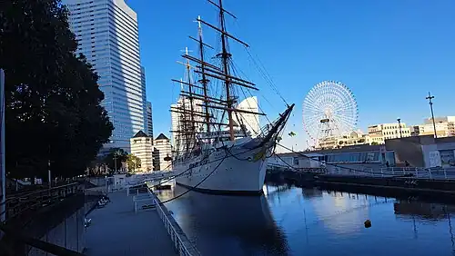 Żaglowiec Nippon Maru w doku w Nippon Maru Memorial Park