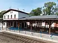 Budynek stacji i peron