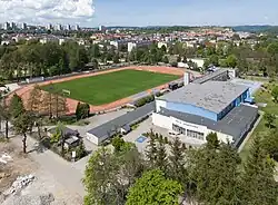 Widok z halą sportową