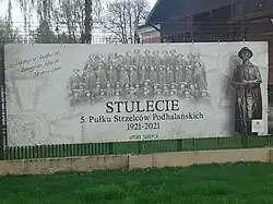 Baner upamiętniający na siedzibie 5 bsp w Przemyślu