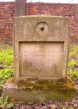 Jedna z macew – pochowany szer. Samuel Byk