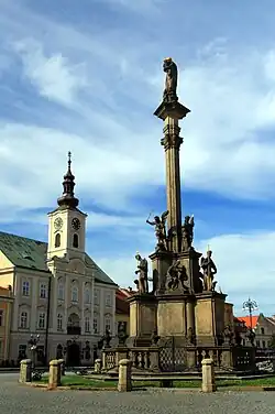 Kolumna maryjna i ratusz