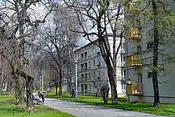 Ul. Spacerowa, deptak pomiędzy os. Centrum D (po prawej) a os. Handlowym.