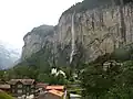 Lauterbrunnen i wodospad Staubbachfall