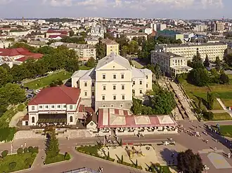 Zamek od strony stawu